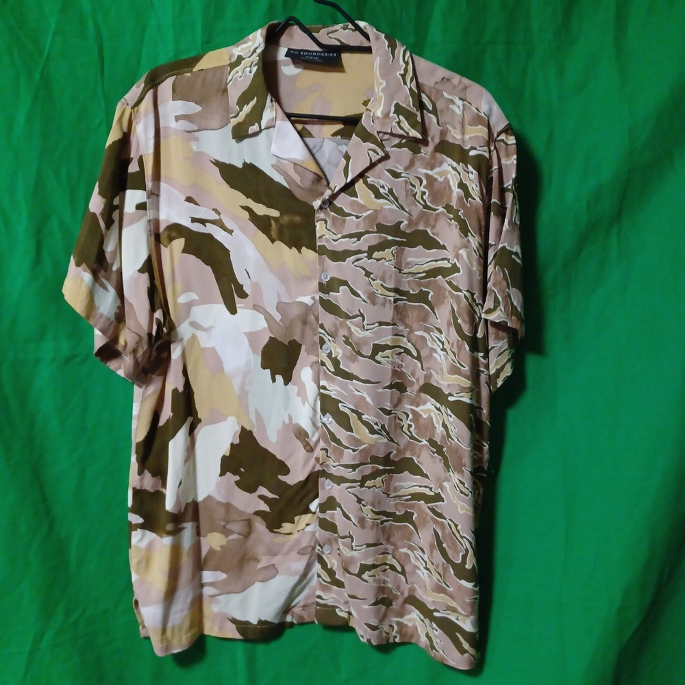 No Boundaries Mens Medium Camo Split Pattern Short Sleeve Button Up‎ Shirt New